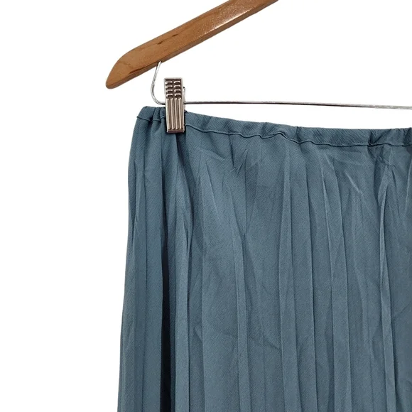 Babette Women's Pleated Flowy Midi Skirt - M - Picture 2 of 5